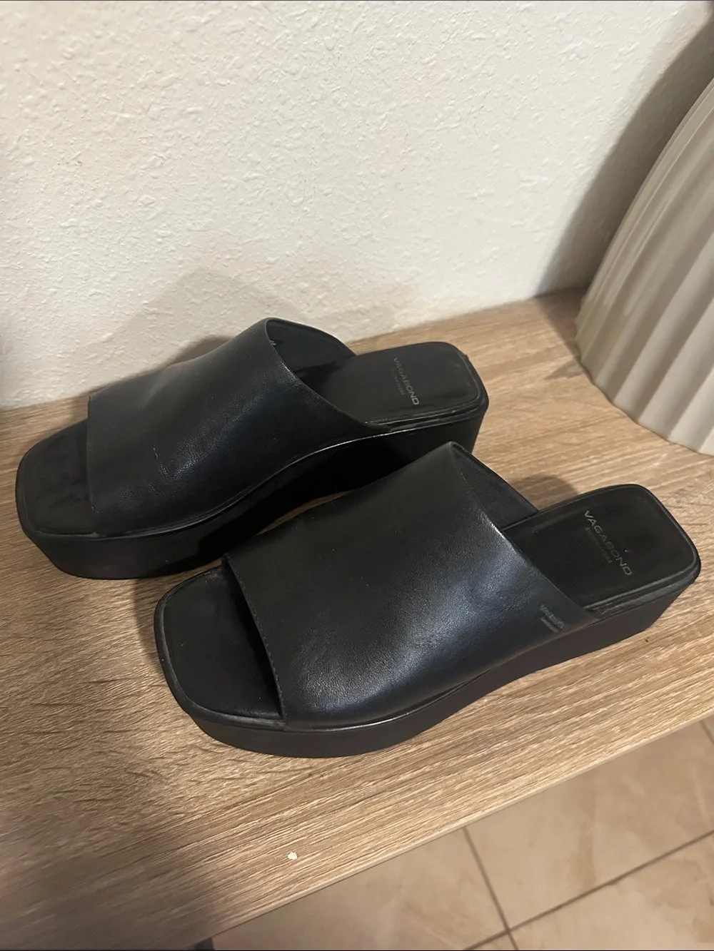 Vagabond Black Leather Platform Sandals